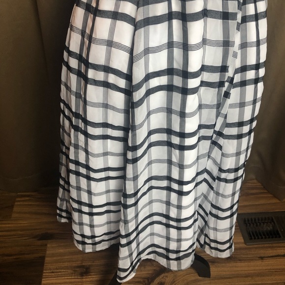 Rirandure Sleeveless Faux Wrap Dress - Picture 7 of 16